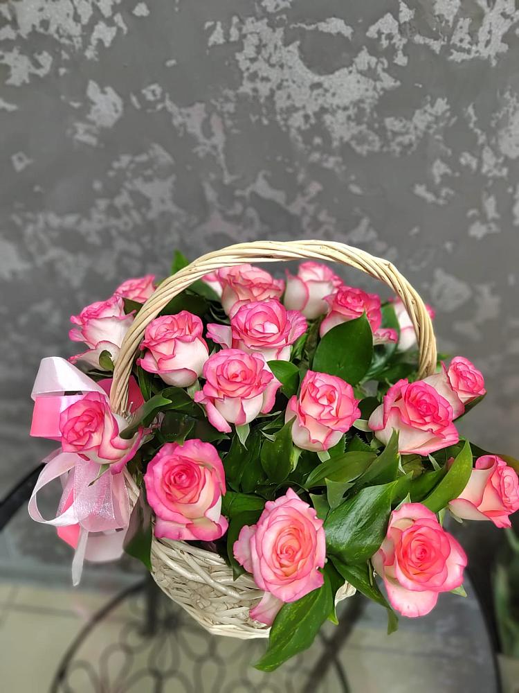 Цветочная композиция из Розы в корзине в Татищево