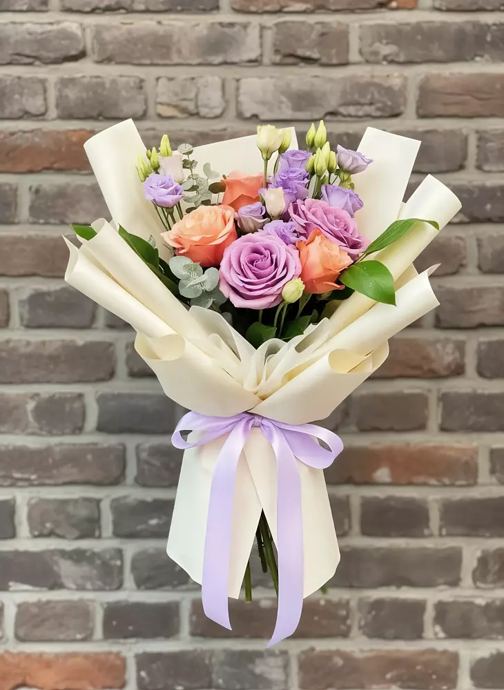 Букет цветов из: Лизиантусы и Розы в Татищево