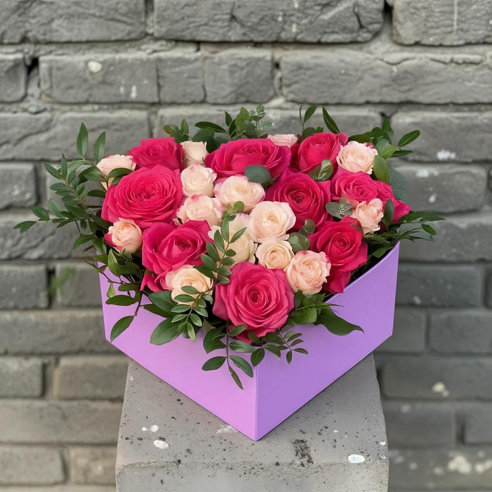 Цветочная композиция из Розы в коробке в Татищево