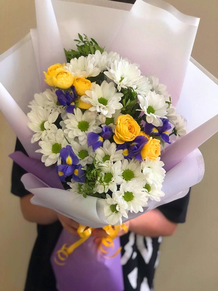 Букет цветов из: Ирисы, Хризантемы и Розы в Татищево
