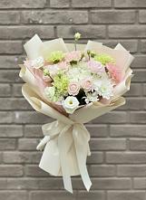 Букет цветов из:  Гвоздики, Розы, Лизиантусы и Хризантемы #REPLACE_PRED# Татищево