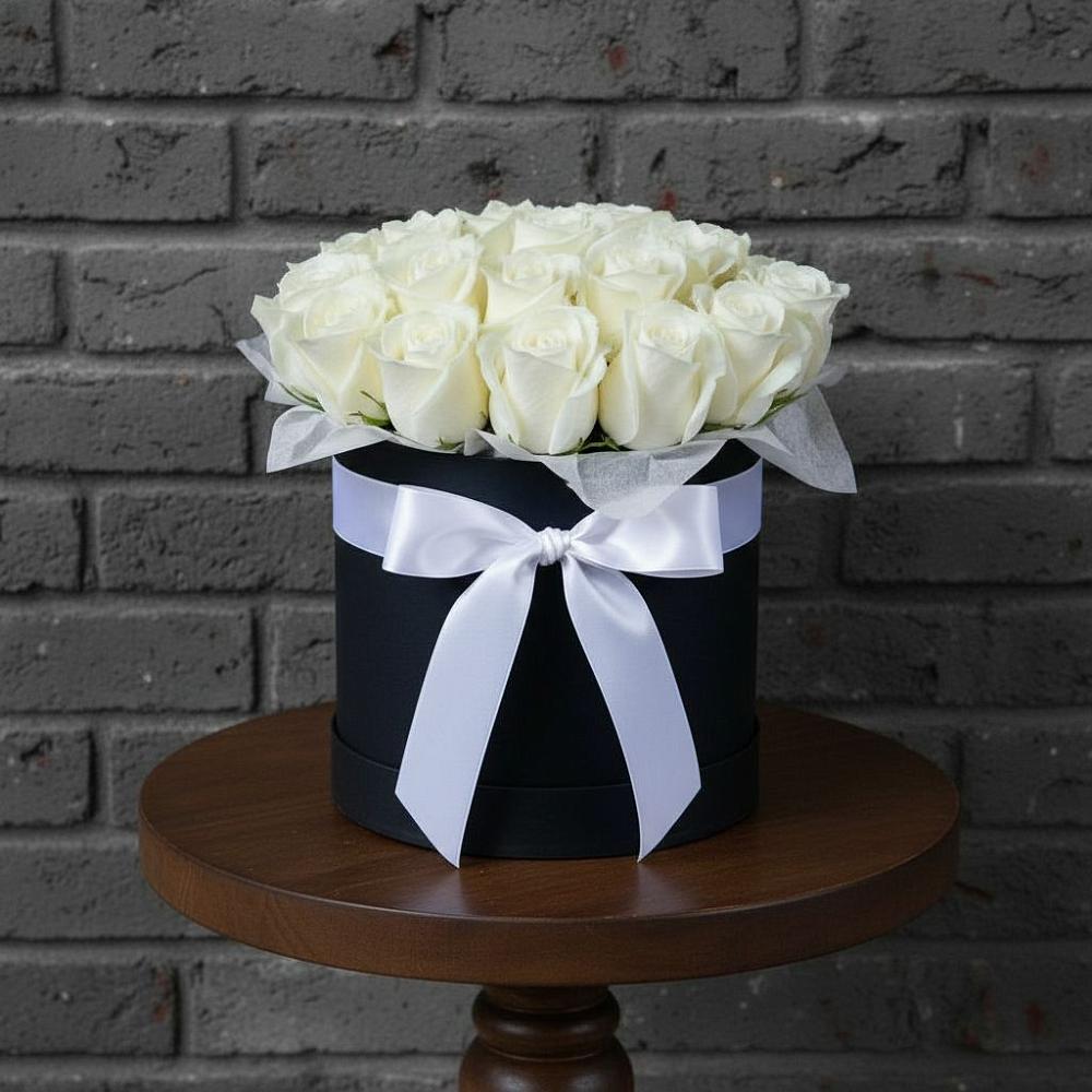 Цветочная композиция из Розы в шляпной коробке в Татищево